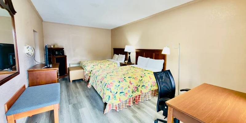 Deluxe Double Full-Size Beds Non-Smoking Room in Williamston, NC